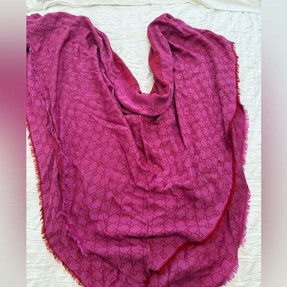 100% authentic Gucci GG scarf fuschia - Picture 1 of 4
